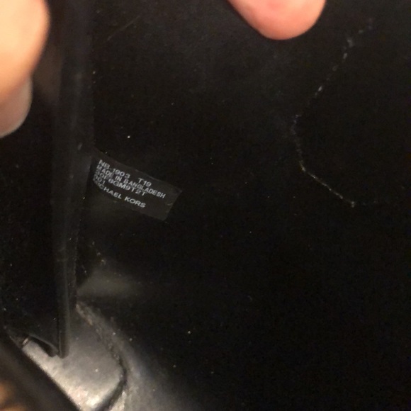 Michael Kors Black Satchel Crossbody Handbag w/adjustable strap & key holder - Picture 11 of 14